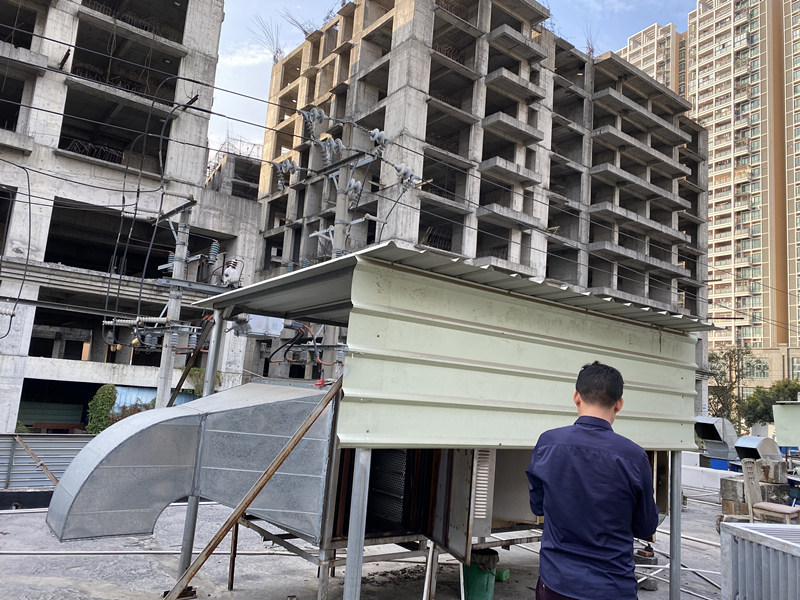 油煙凈化器在使用過(guò)一段時(shí)間后發(fā)現(xiàn)“吱吱”響，是不是出了什么故障呢？